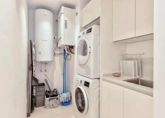 Infinity 0-2 Luxe Partial Sea View 2b *