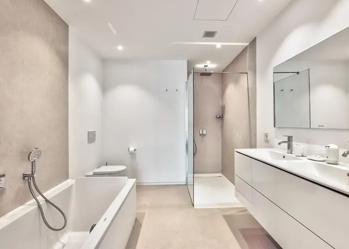 Infinity 0-2 Luxe Partial Sea View 2b