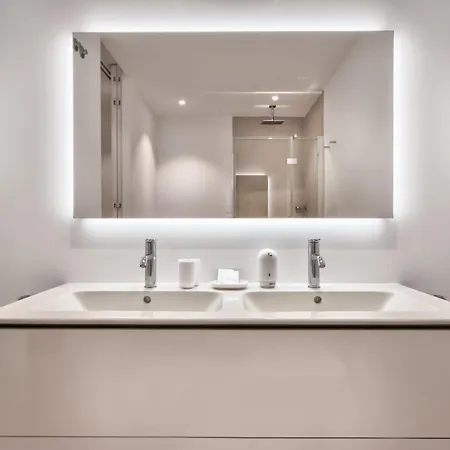 Infinity 0-2 Luxe Partial Sea View 2b Holiday home *
