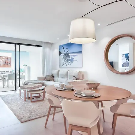 Infinity 0-2 Luxe Partial Sea View 2b Holiday home