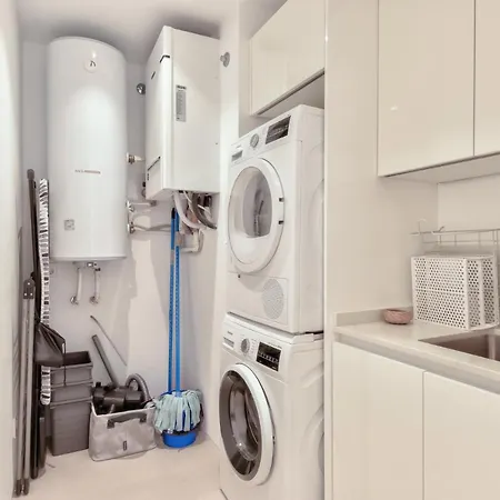 Infinity 0-2 Luxe Partial Sea View 2b *