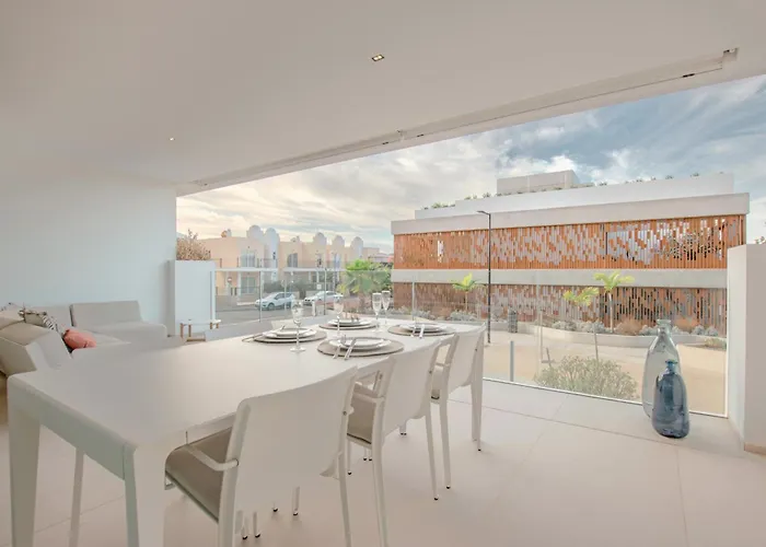 Infinity 0-2 Luxe Partial Sea View 2b *